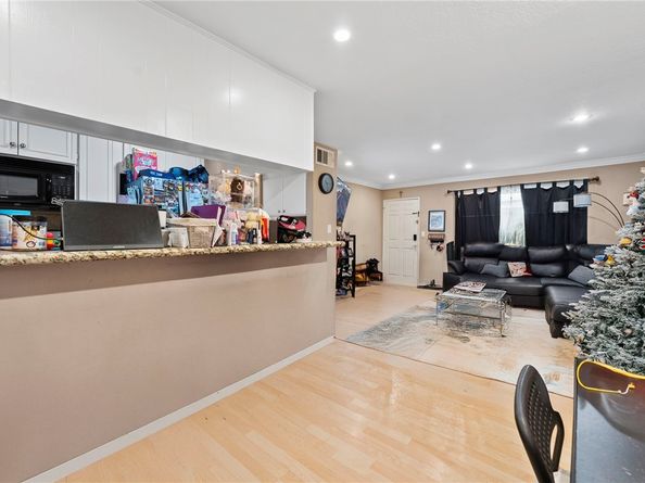 7035 Woodley 205, Van Nuys CA 91406