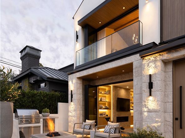 412 Heliotrope Avenue, Corona Del Mar CA 92625