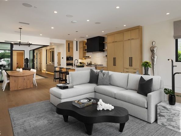 412 Heliotrope Avenue, Corona Del Mar CA 92625