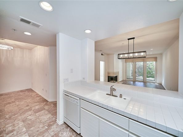 2233 Martin 315, Irvine CA 92612