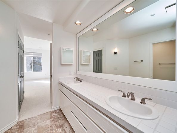 2233 Martin 315, Irvine CA 92612