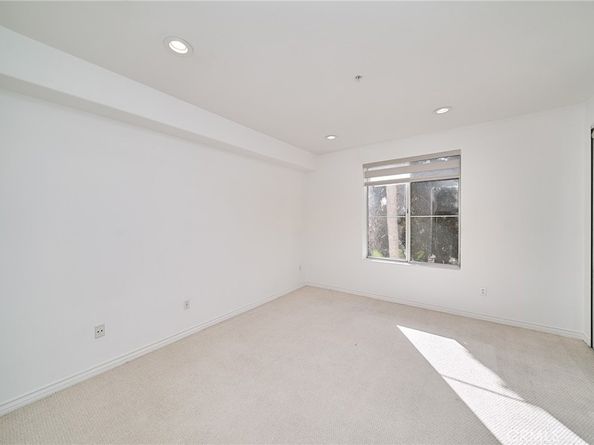 2233 Martin 315, Irvine CA 92612