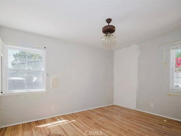16918 Bassett Street, Lake Balboa CA 91406