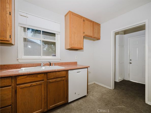 16918 Bassett Street, Lake Balboa CA 91406