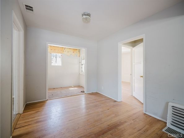 16918 Bassett Street, Lake Balboa CA 91406