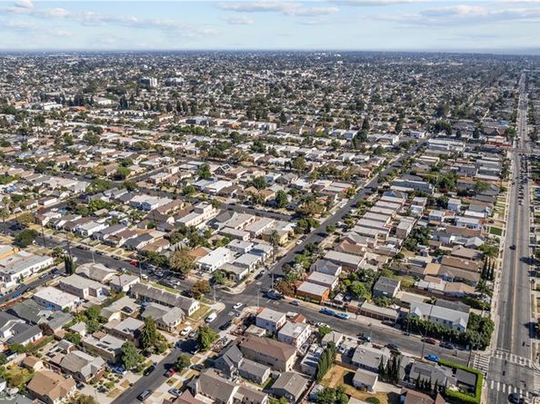 3887 S Van Ness Avenue, Los Angeles CA 90062