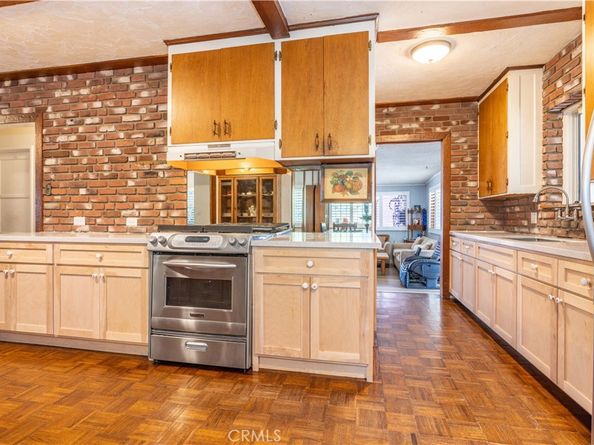 7645 Wilbur Avenue, Reseda CA 91335