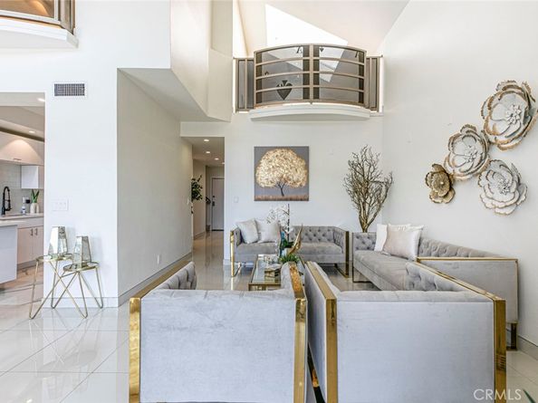 13331 Moorpark Street 319, Sherman Oaks CA 91423