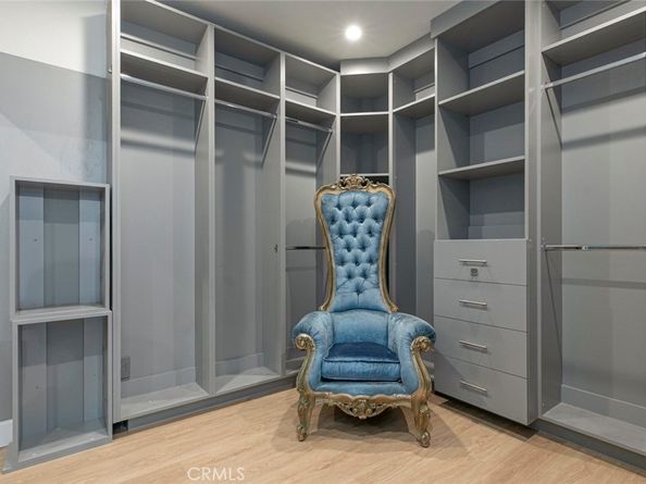 13331 Moorpark Street 319, Sherman Oaks CA 91423