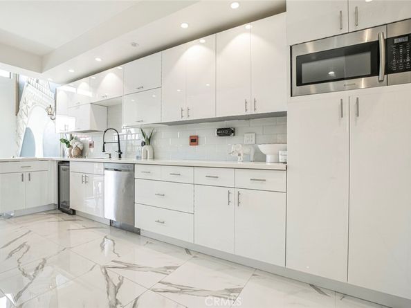 13331 Moorpark Street 319, Sherman Oaks CA 91423