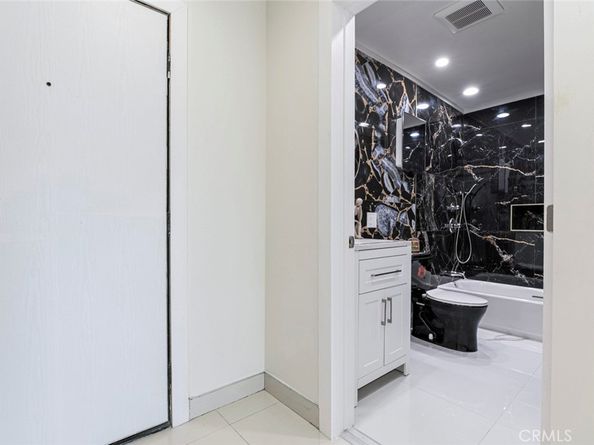 13331 Moorpark Street 319, Sherman Oaks CA 91423