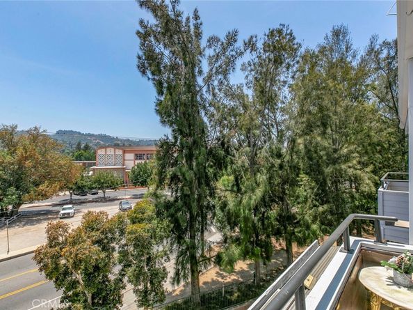 13331 Moorpark Street 319, Sherman Oaks CA 91423