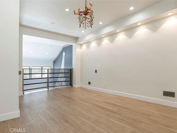 13331 Moorpark Street 319, Sherman Oaks CA 91423
