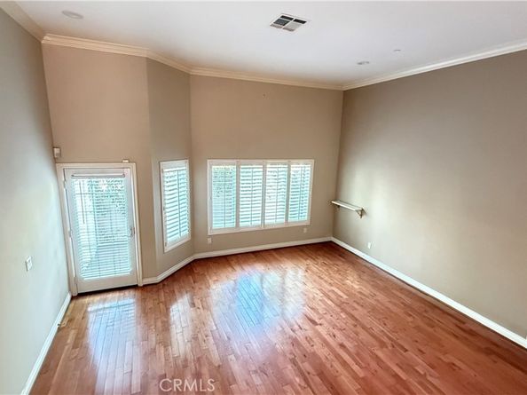 5241 Colodny Drive 403, Agoura Hills CA 91301