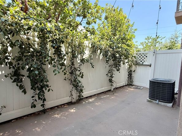 5241 Colodny Drive 403, Agoura Hills CA 91301