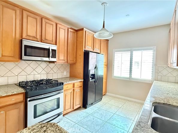 5241 Colodny Drive 403, Agoura Hills CA 91301