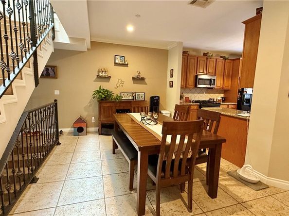 5241 Colodny Drive 403, Agoura Hills CA 91301