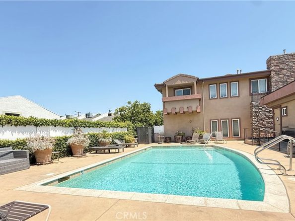 5241 Colodny Drive 403, Agoura Hills CA 91301