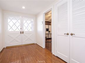 20624 Oxnard Street, Woodland Hills CA 91367