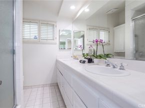 20624 Oxnard Street, Woodland Hills CA 91367