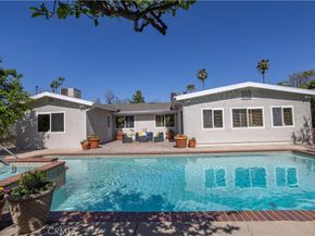 20624 Oxnard Street, Woodland Hills CA 91367