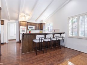 20624 Oxnard Street, Woodland Hills CA 91367