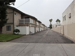 8341 De Soto, Canoga Park CA 91304