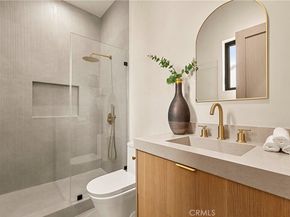 5525 Carpenter Avenue, Valley Village CA 91607