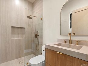 5525 Carpenter Avenue, Valley Village CA 91607