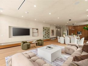 5525 Carpenter Avenue, Valley Village CA 91607