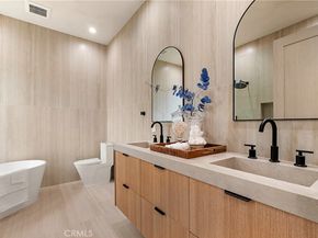 5525 Carpenter Avenue, Valley Village CA 91607