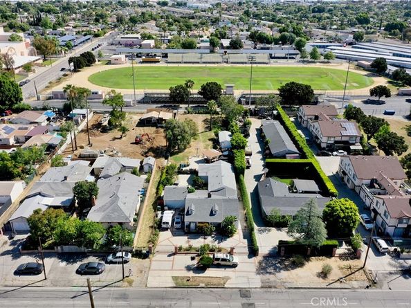 10918 Laurel Canyon, San Fernando CA 91340