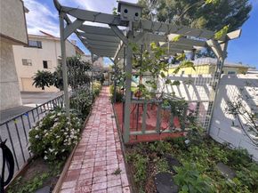 13243 Vanowen 2, North Hollywood CA 91605