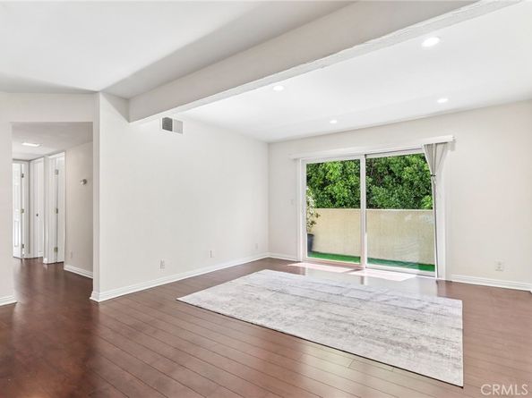 10636 Woodley 43, Granada Hills CA 91344
