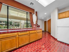 2559 Plaza Del Amo 215, Torrance CA 90503