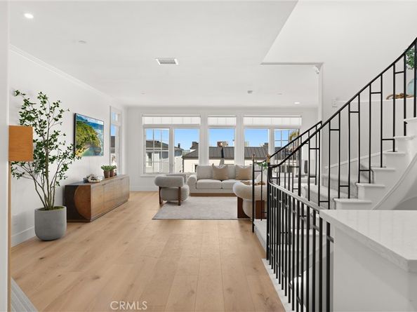 302 Carnation Avenue, Corona Del Mar CA 92625