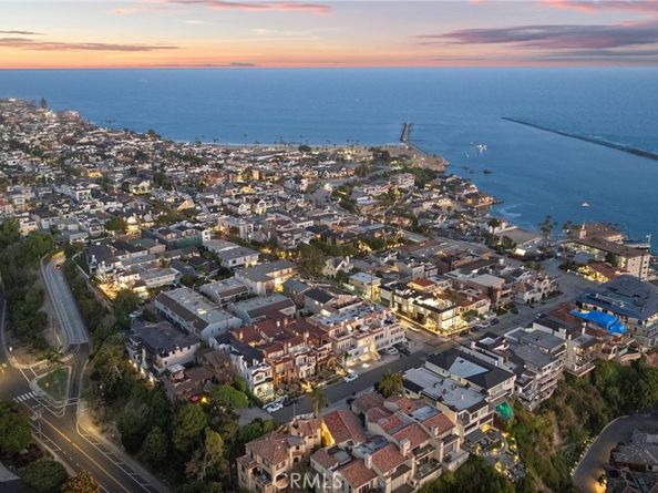 302 Carnation Avenue, Corona Del Mar CA 92625