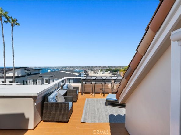 302 Carnation Avenue, Corona Del Mar CA 92625