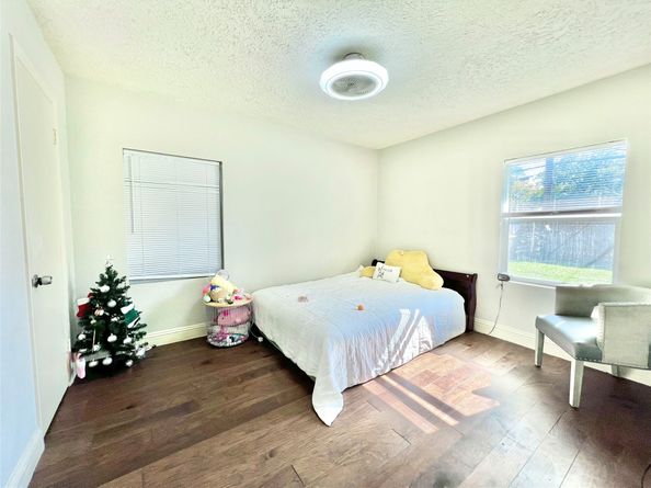 4913 W 43rd Street, Houston TX 77092