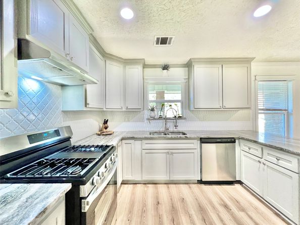4913 W 43rd Street, Houston TX 77092
