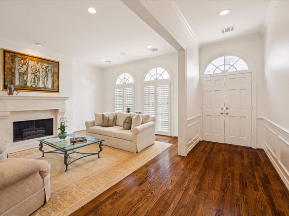 2214 Potomac Drive 2, Houston TX 77057