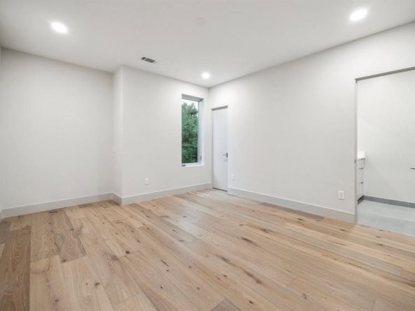 2129 Quenby Street, Houston TX 77005