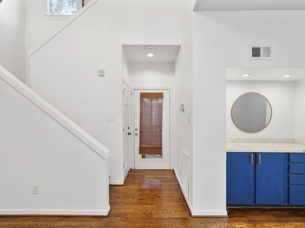 2555 Bering Drive 1, Houston TX 77057