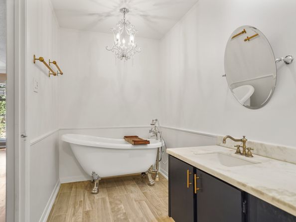 2555 Bering Drive 1, Houston TX 77057