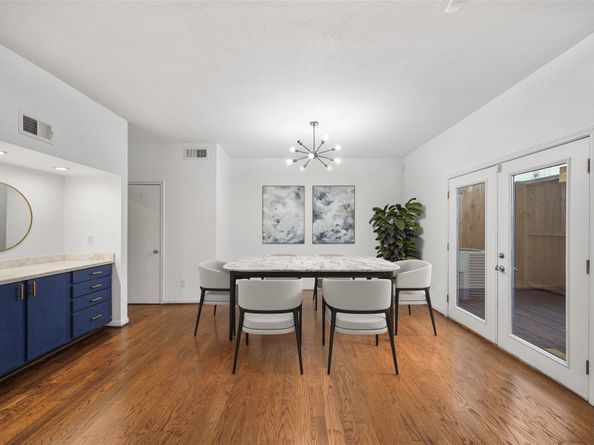 2555 Bering Drive 1, Houston TX 77057