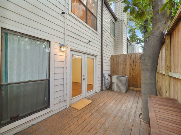 2555 Bering Drive 1, Houston TX 77057