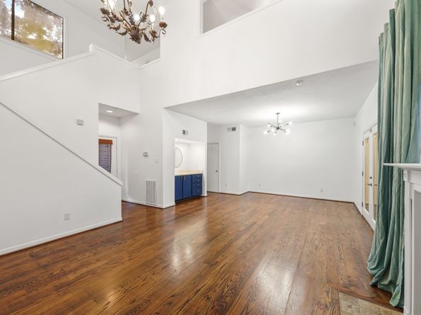 2555 Bering Drive 1, Houston TX 77057