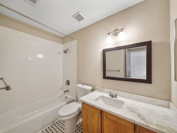 2555 Bering Drive 1, Houston TX 77057