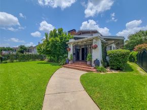 3702 Audubon Place, Houston TX 77006