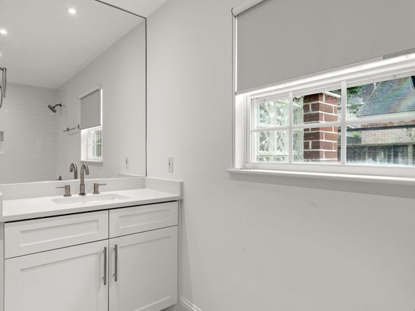2409 Dryden Road, Houston TX 77030